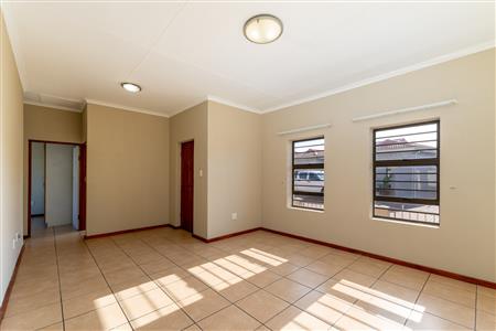 Townhouse For Sale in Riversdale, Western Cape - M127387