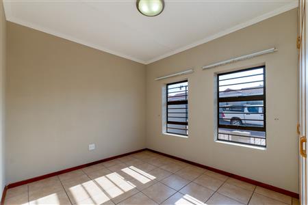 Townhouse For Sale in Riversdale, Western Cape - M127387
