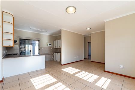 Townhouse For Sale in Riversdale, Western Cape - M127387