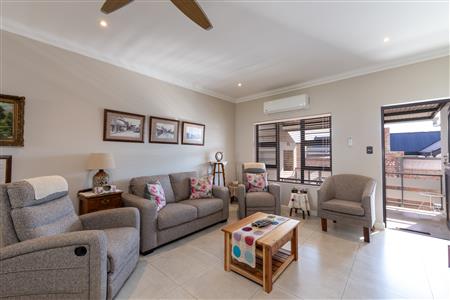 House For Sale in Oudtshoorn Central, Oudtshoorn, Western Cape - M127408