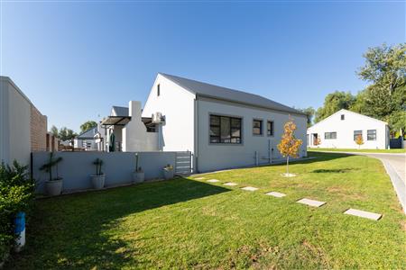 House For Sale in Oudtshoorn Central, Oudtshoorn, Western Cape - M127408
