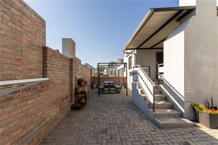 House For Sale in Oudtshoorn Central, Oudtshoorn, Western Cape - M127408