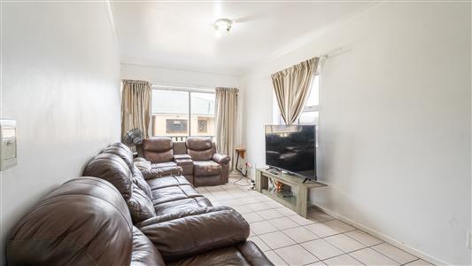 False - Apartment For Sale in Maitland, Cape Town, Western Cape - M127428