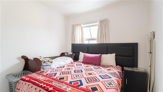 False - Apartment For Sale in Maitland, Cape Town, Western Cape - M127428