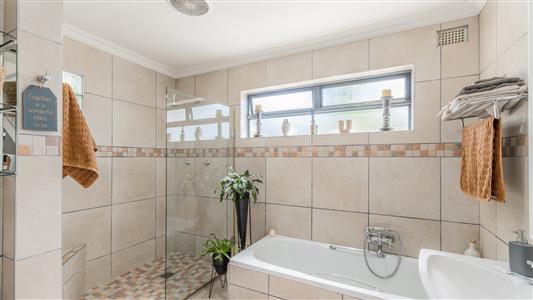 False - House For Sale in Linkside, Mossel Bay, Western Cape - M127417