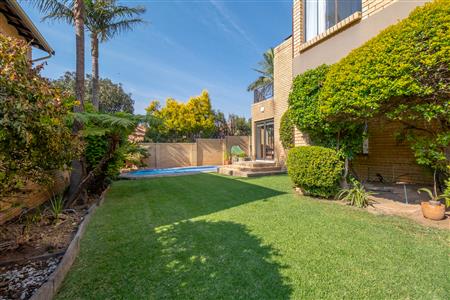 Townhouse For Sale in Randpark Ridge, Randburg, Gauteng - M127416