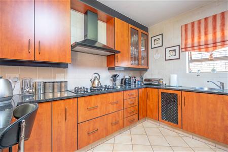 Townhouse For Sale in Randpark Ridge, Randburg, Gauteng - M127416