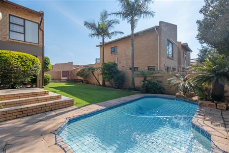 Townhouse For Sale in Randpark Ridge, Randburg, Gauteng - M127416