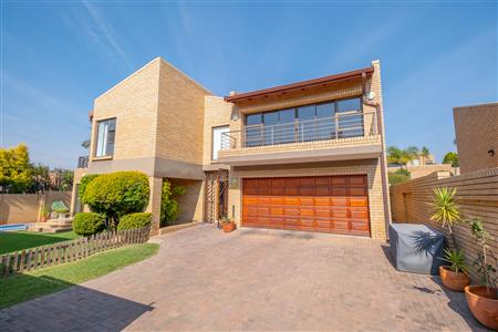 Townhouse For Sale in Randpark Ridge, Randburg, Gauteng - M127416