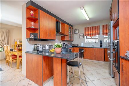 Townhouse For Sale in Randpark Ridge, Randburg, Gauteng - M127416