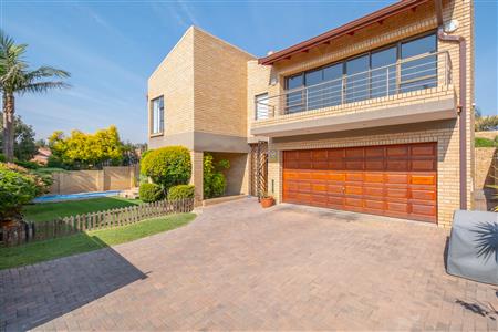 Townhouse For Sale in Randpark Ridge, Randburg, Gauteng - M127416