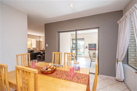 Townhouse For Sale in Randpark Ridge, Randburg, Gauteng - M127416