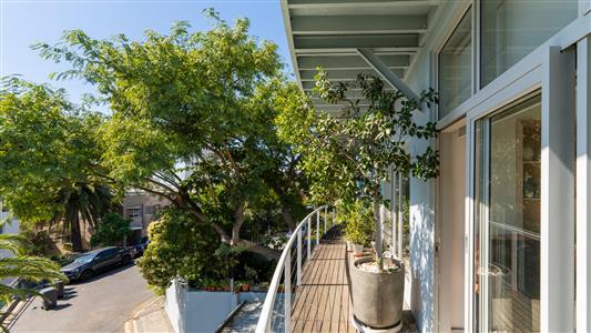 Apartment For Sale in Green Point, Cape Town, Western Cape - M127429