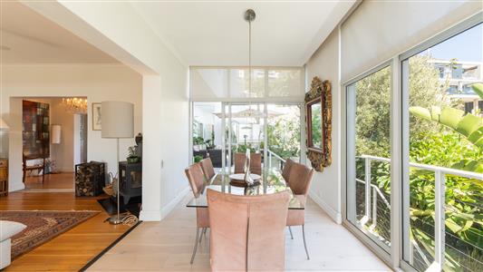Apartment For Sale in Green Point, Cape Town, Western Cape - M127429