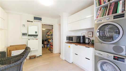 Apartment For Sale in Green Point, Cape Town, Western Cape - M127429