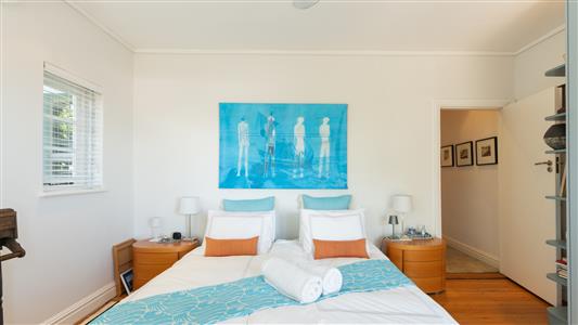 Apartment For Sale in Green Point, Cape Town, Western Cape - M127429