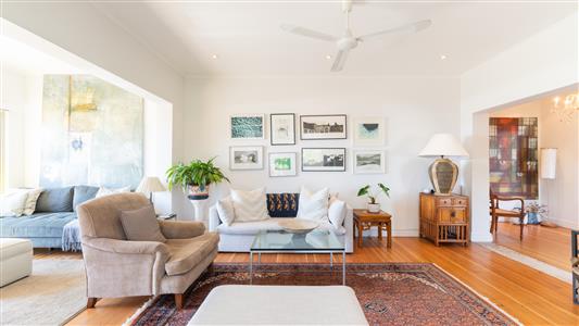 Apartment For Sale in Green Point, Cape Town, Western Cape - M127429