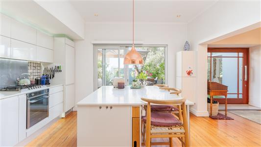 Apartment For Sale in Green Point, Cape Town, Western Cape - M127429