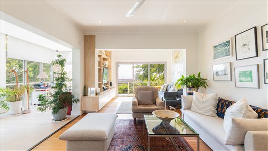 Apartment For Sale in Green Point, Cape Town, Western Cape - M127429