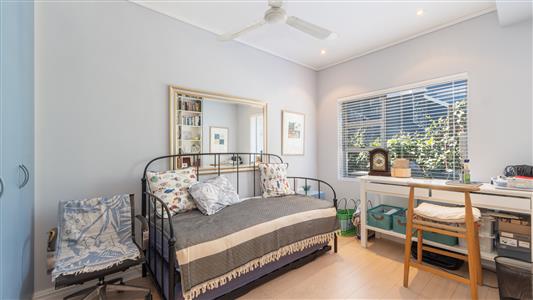 Apartment For Sale in Green Point, Cape Town, Western Cape - M127429
