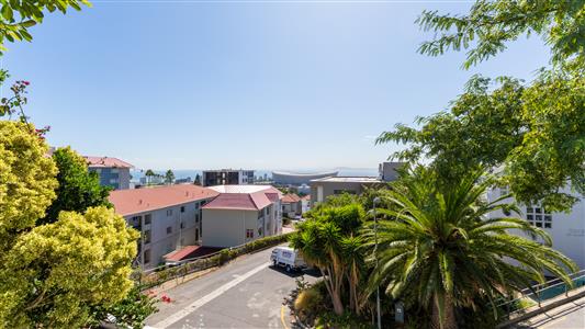 Apartment For Sale in Green Point, Cape Town, Western Cape - M127429