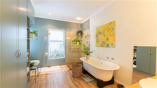 Apartment For Sale in Green Point, Cape Town, Western Cape - M127429