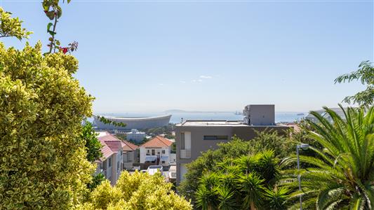Apartment For Sale in Green Point, Cape Town, Western Cape - M127429