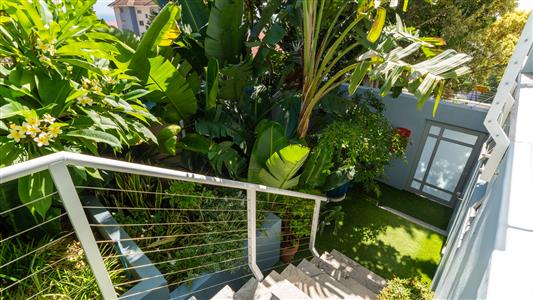 Apartment For Sale in Green Point, Cape Town, Western Cape - M127429