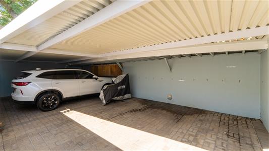 Apartment For Sale in Green Point, Cape Town, Western Cape - M127429