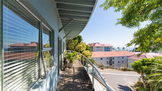 Apartment For Sale in Green Point, Cape Town, Western Cape - M127429
