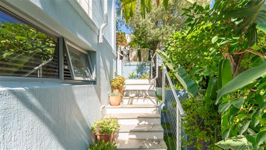 Apartment For Sale in Green Point, Cape Town, Western Cape - M127429