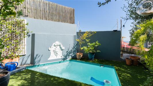 Apartment For Sale in Green Point, Cape Town, Western Cape - M127429