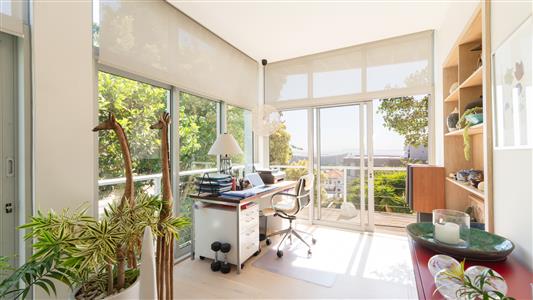Apartment For Sale in Green Point, Cape Town, Western Cape - M127429