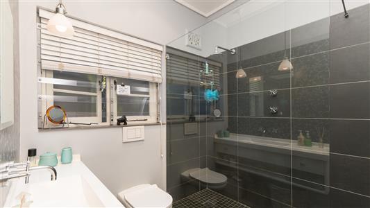 Apartment For Sale in Green Point, Cape Town, Western Cape - M127429