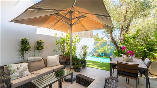 Apartment For Sale in Green Point, Cape Town, Western Cape - M127429