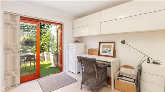 Apartment For Sale in Green Point, Cape Town, Western Cape - M127429