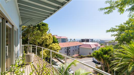 Apartment For Sale in Green Point, Cape Town, Western Cape - M127429