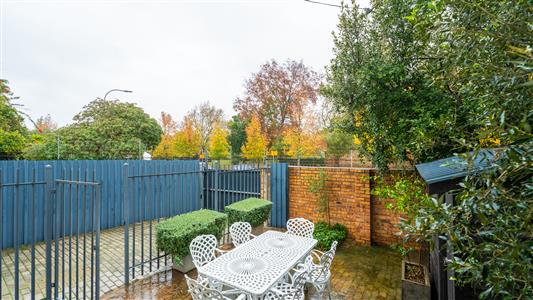 Apartment For Sale in Stellenbosch Central, Stellenbosch, Western Cape - M127443