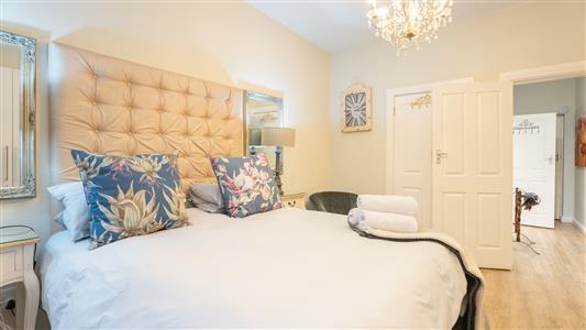 Apartment For Sale in Stellenbosch Central, Stellenbosch, Western Cape - M127443