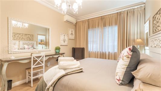 Apartment For Sale in Stellenbosch Central, Stellenbosch, Western Cape - M127444