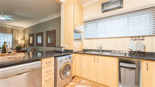 Apartment For Sale in Stellenbosch Central, Stellenbosch, Western Cape - M127444