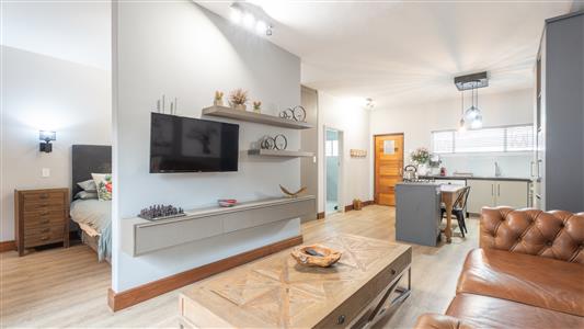 Apartment For Sale in Stellenbosch Central, Stellenbosch, Western Cape - M127445