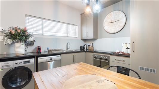 Apartment For Sale in Stellenbosch Central, Stellenbosch, Western Cape - M127445