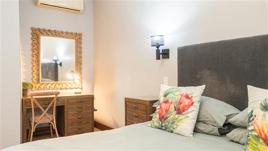 Apartment For Sale in Stellenbosch Central, Stellenbosch, Western Cape - M127445