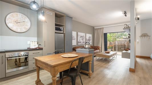 Apartment For Sale in Stellenbosch Central, Stellenbosch, Western Cape - M127445