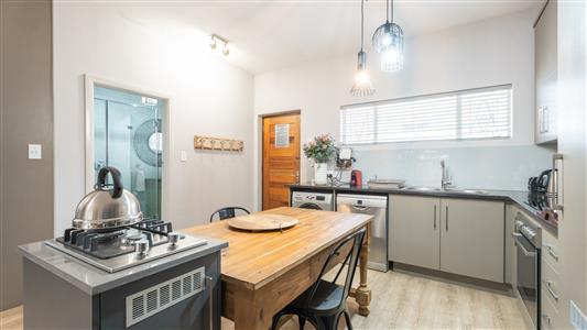 Apartment For Sale in Stellenbosch Central, Stellenbosch, Western Cape - M127445