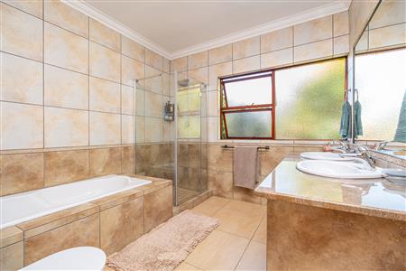 False - House For Sale in Fourways, Sandton, Gauteng - M127449