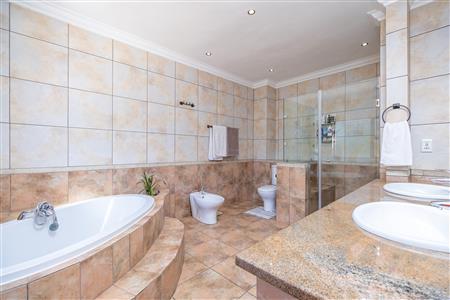 False - House For Sale in Fourways, Sandton, Gauteng - M127449