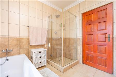 False - House For Sale in Fourways, Sandton, Gauteng - M127449