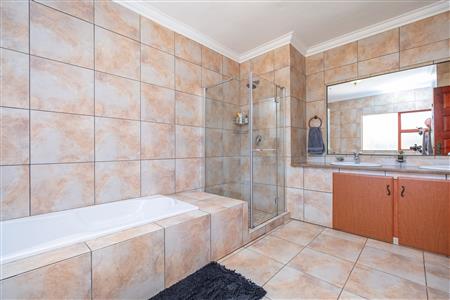 False - House For Sale in Fourways, Sandton, Gauteng - M127449